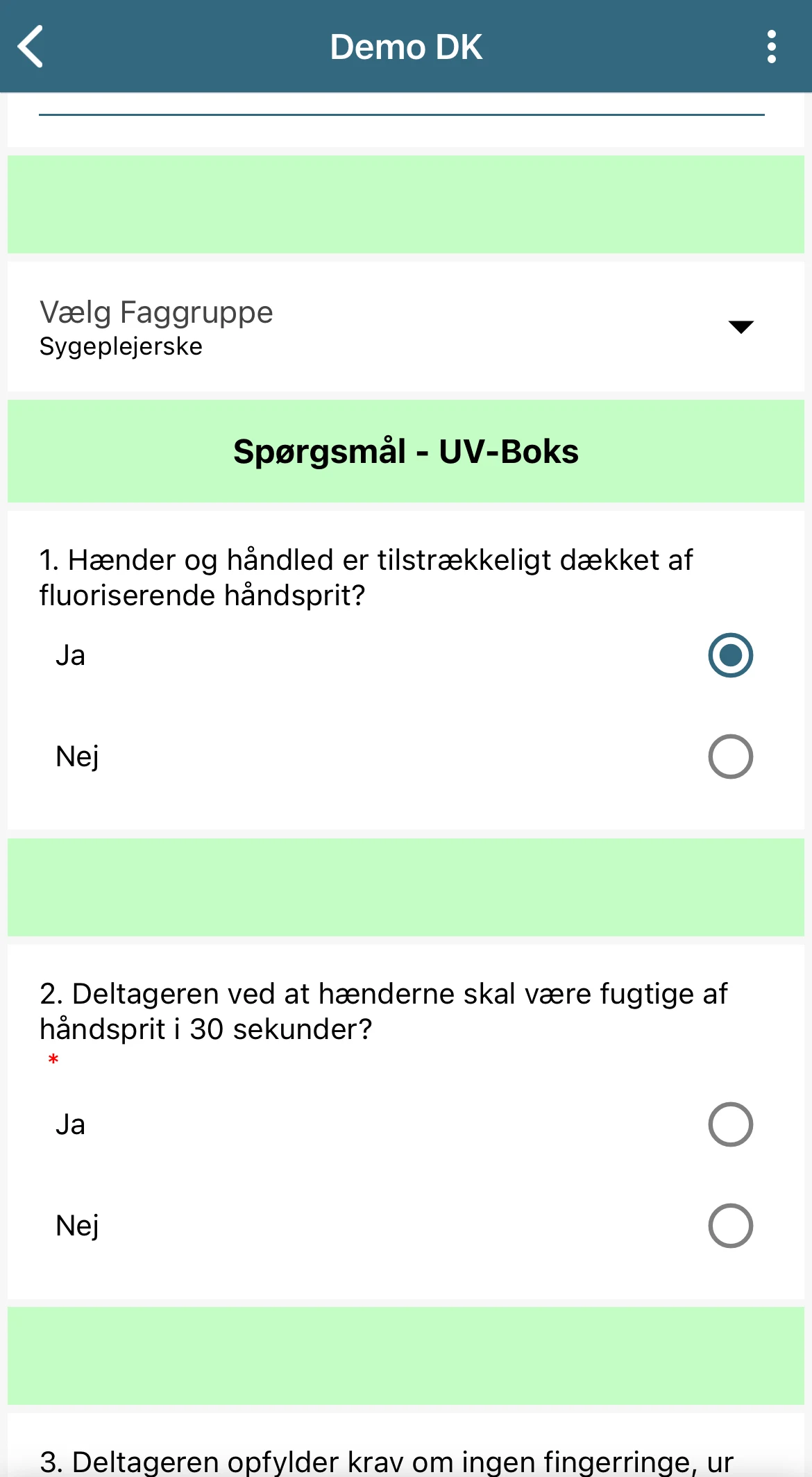 QReport på mobil: auditformular for hygiejne, hvor første spørgsmål er besvaret med Ja, og næste felt er markeret som obligatorisk.